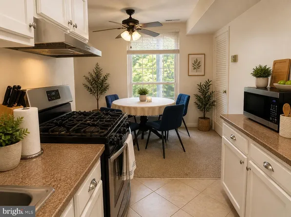 8316 Tobin Rd APT 33, Annandale, VA 22003