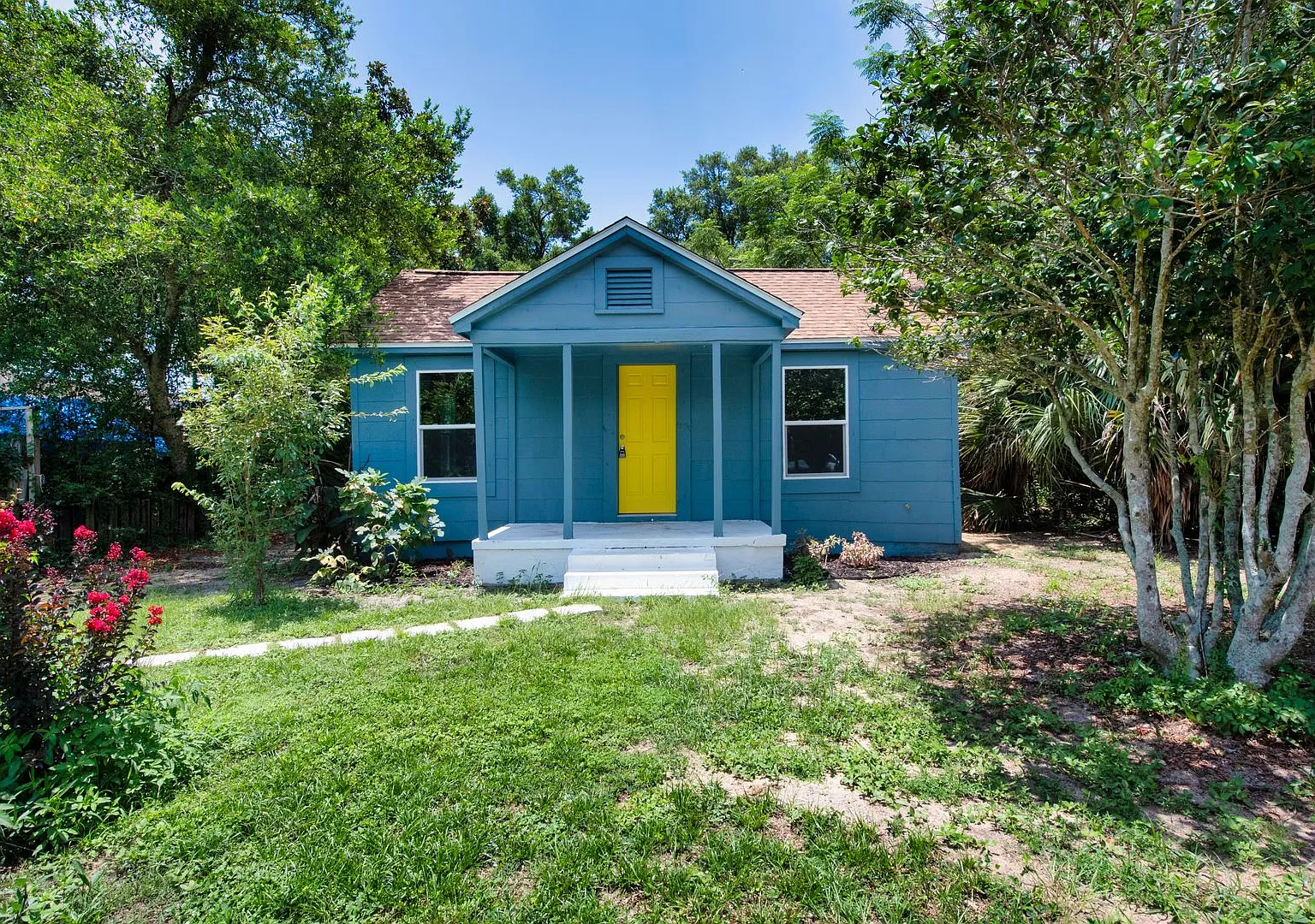 1/2 Off First Month's Rent + Waived Application Fees! | Charming 2-Bedroom Pensacola Home — Photo 1