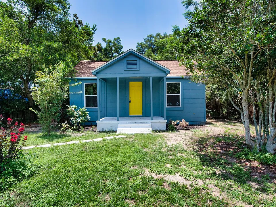 211 Broadmoor Ln