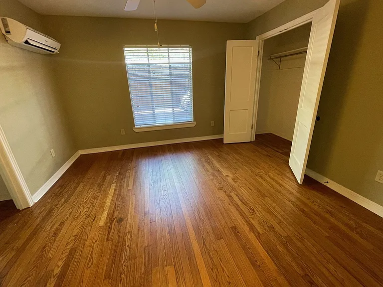 1406 Broadway St — Photo 13