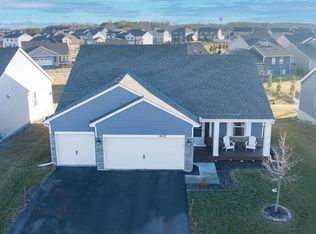 8527 Titanium Cir, Woodbury, MN 55129