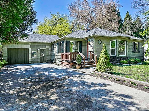 3rd image of 931 Douglas Ln