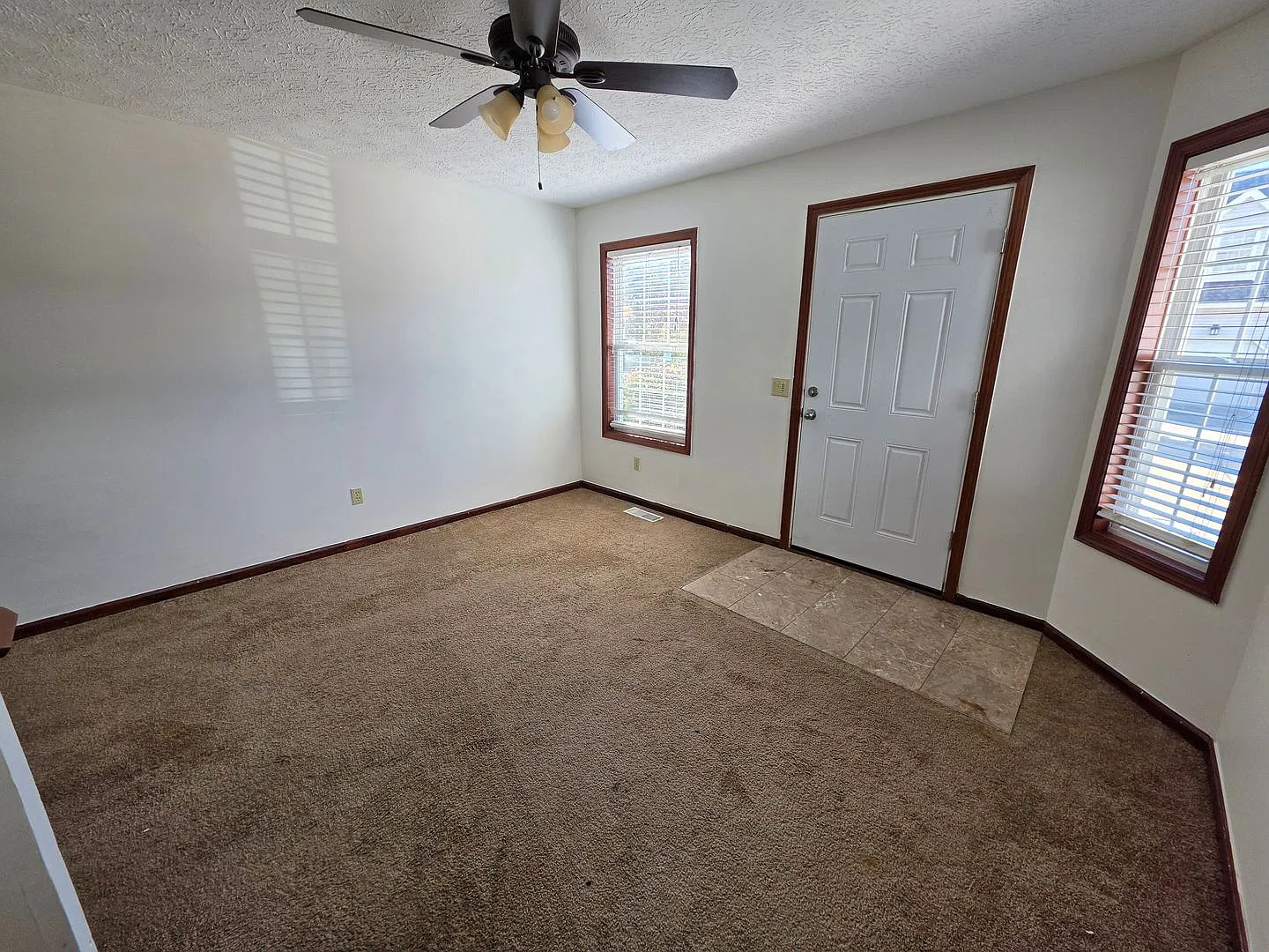3 Bed 1.5 Bath Condo in Painesville — Photo 2
