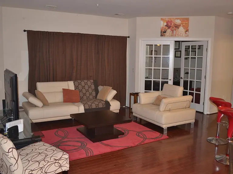 5301 Wyndholme Cir #101 — Photo 2