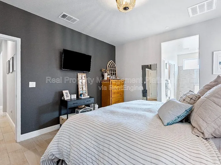 2170 Hermosa Ave — Photo 18