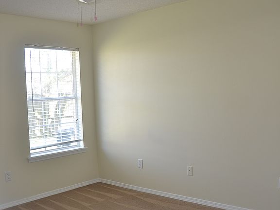 5th image of 13112 Hawthorn Pl