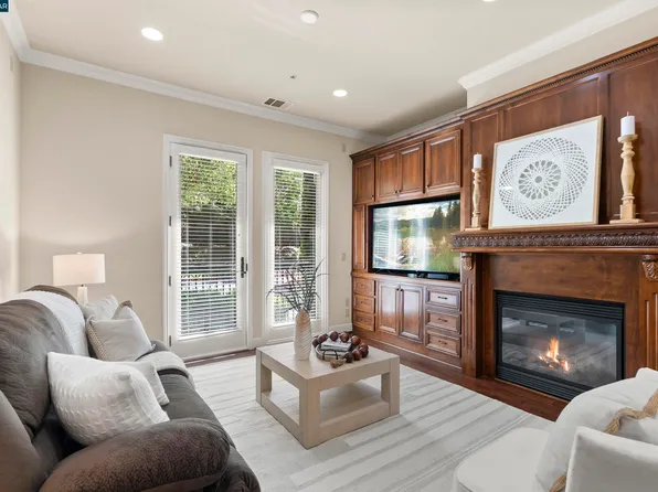 1207 Symphony Way, Vallejo, CA 94591