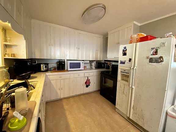 3rd image of 52 Oak Hollow Rd