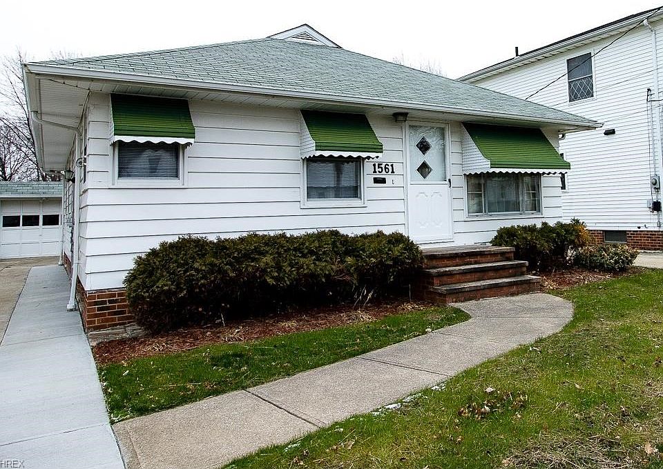 Front elevation with detached 1.5 car garage located in the rear yard