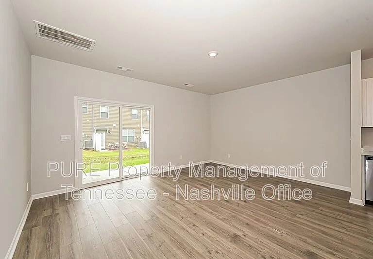 405 Augustine Dr — Photo 4