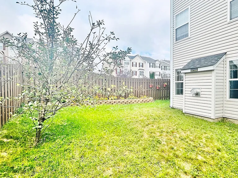 11318 Wytheville Ln — Photo 31