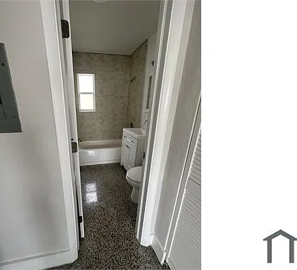 211 SW 18th Ave #8 — Photo 9