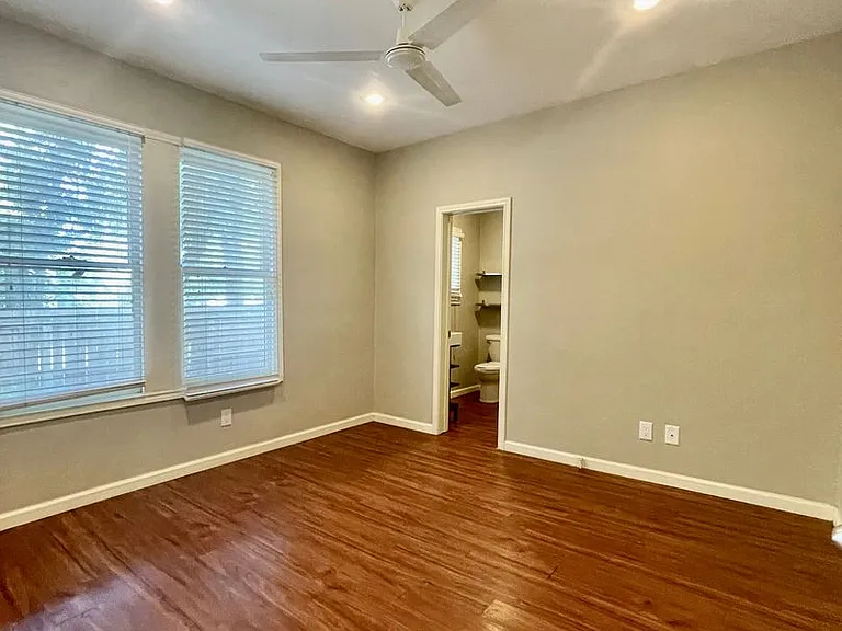 333 W Hutchison St — Photo 3