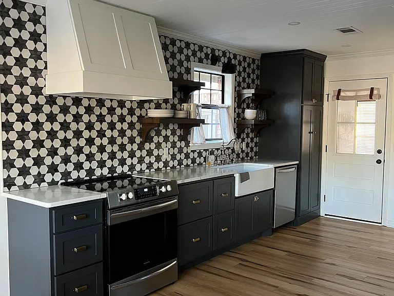 314 Cedar Dr — Photo 2