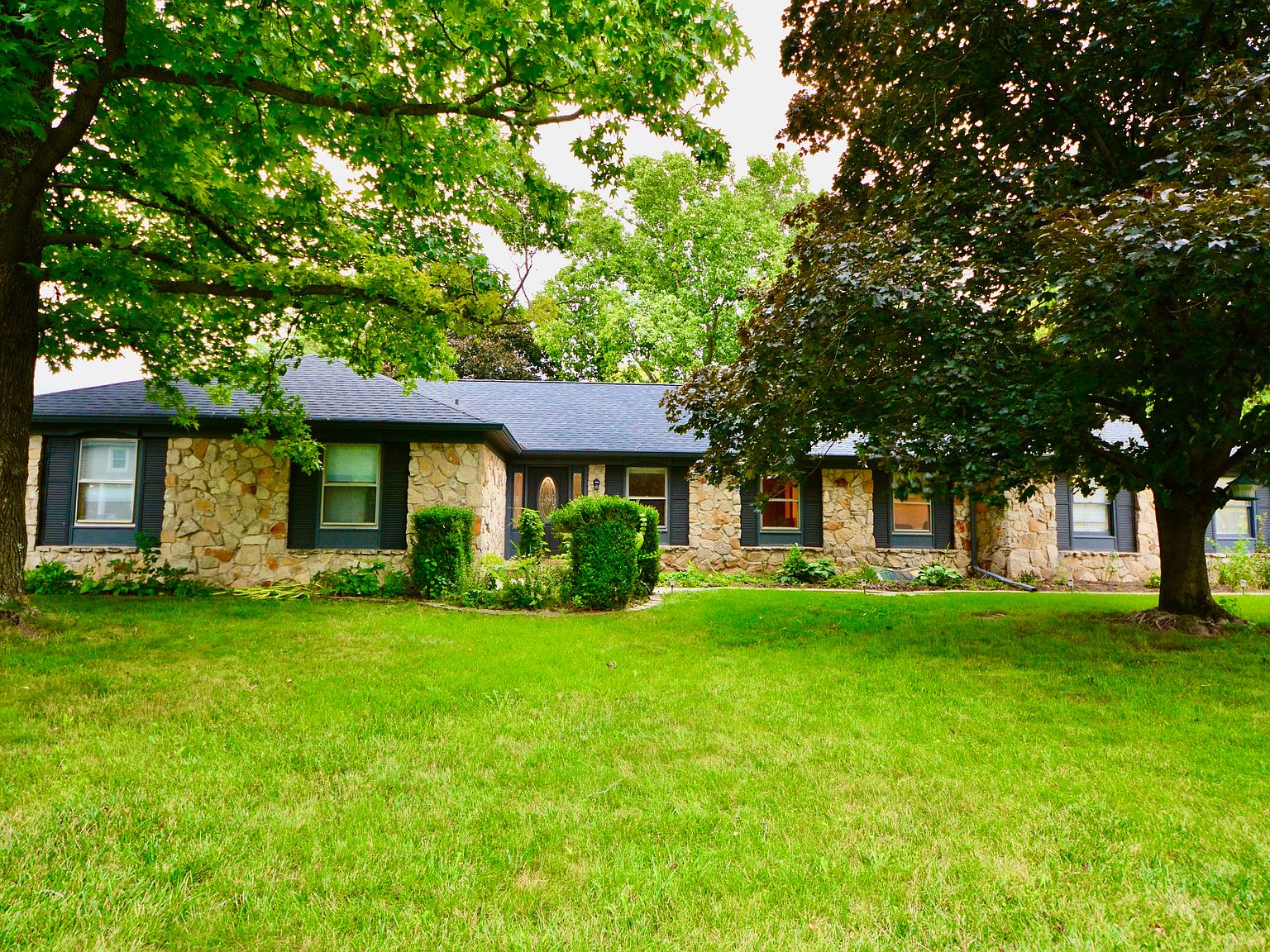 277 Hawthorne Dr, Carmel, IN 46033 MLS 21938497 Zillow