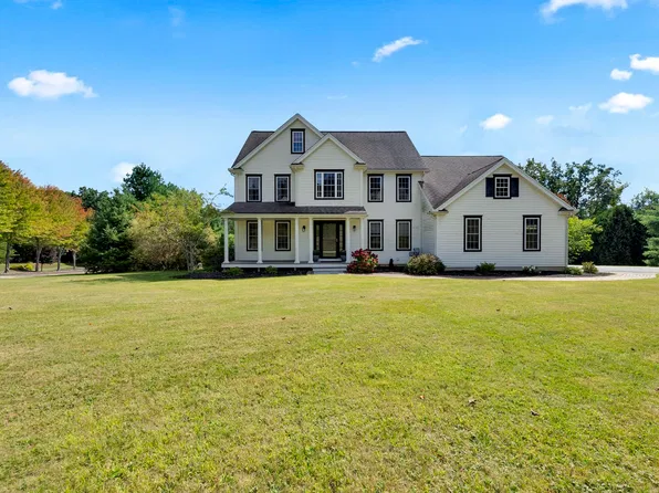 1 Highland Ln, Sturbridge, MA 01518