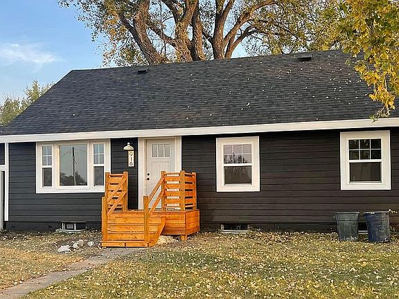 2nd image of 916 1st Ave S