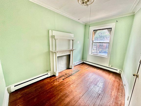 5th image of 319 8th St APT 1R