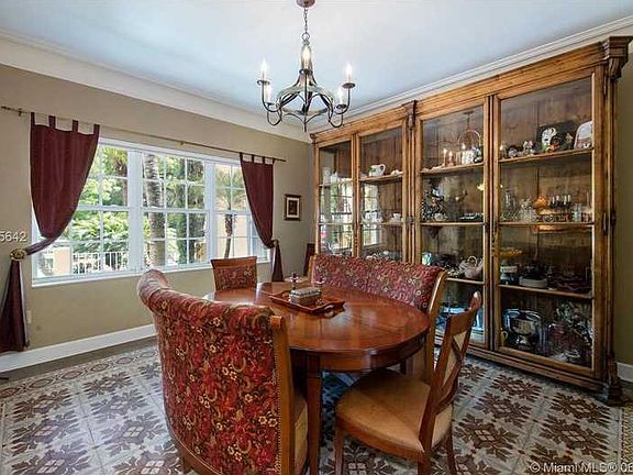 3rd image of 1215 Alhambra Cir
