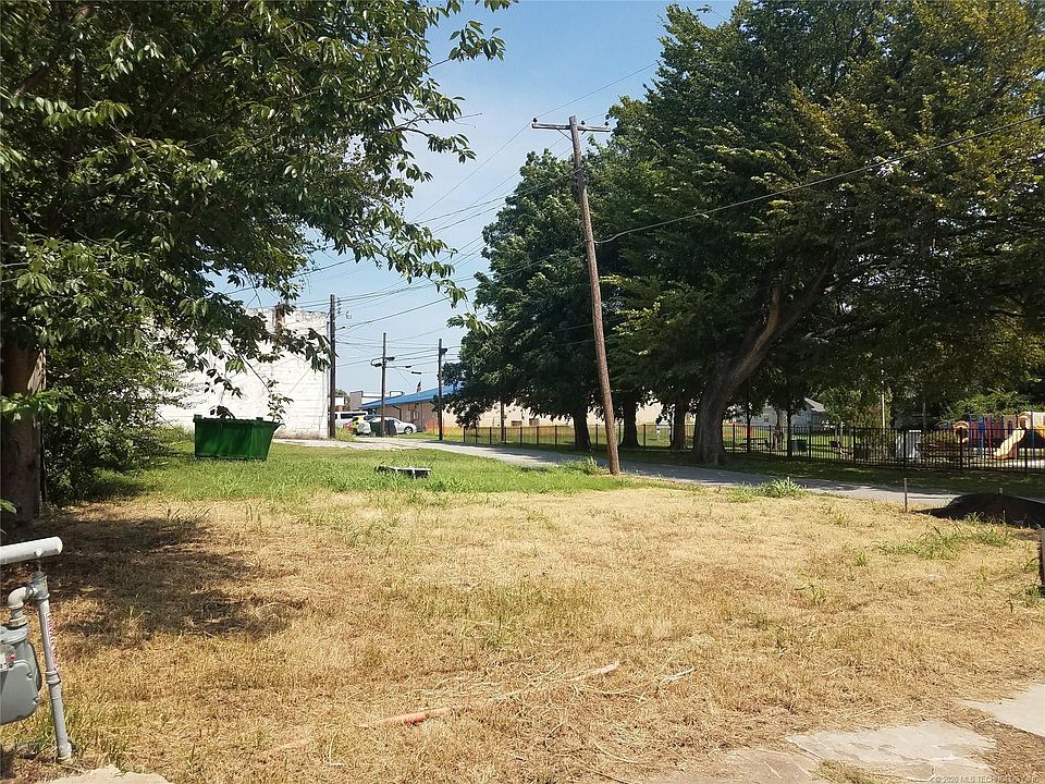 1st image of 113 E Cypress St