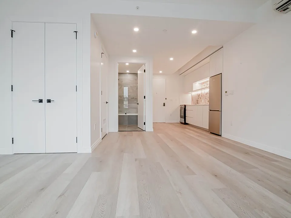 957 Atlantic Ave #214