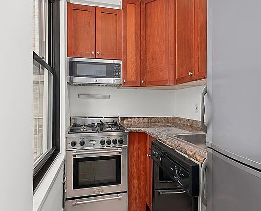 4th image of 50 Park Ave APT 4A