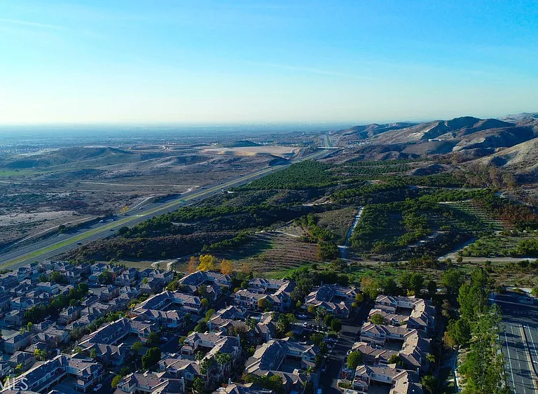 54 Santa Barbara Ct — Photo 4
