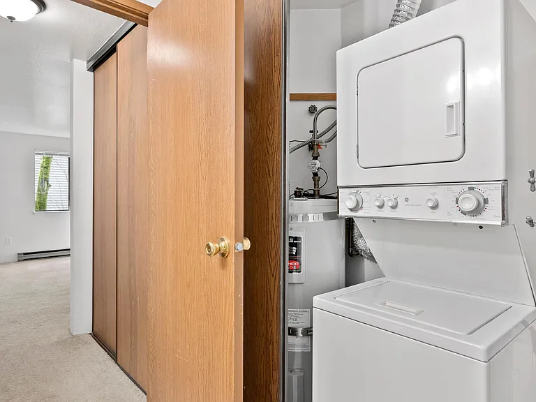 Michelle Apartments — Photo 36