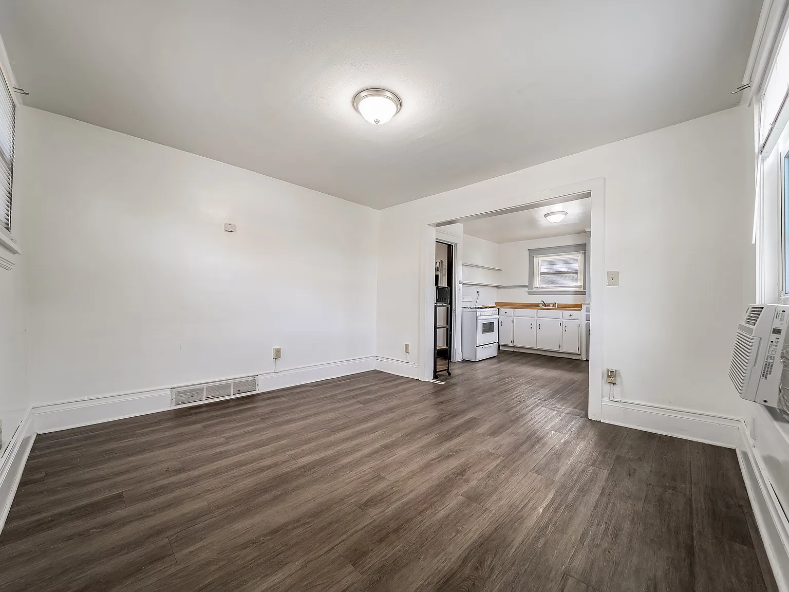 3 bed, 1200 sqft, $1,725 — Photo 3