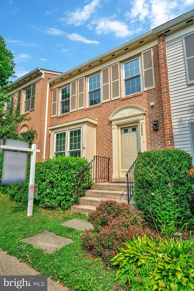 5660 Ridge View Dr photo 1