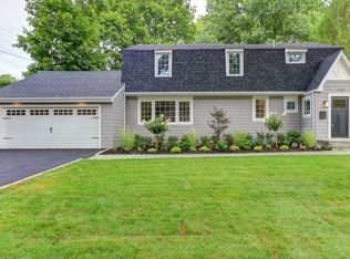 120 Hilldale Rd, Albertson, NY 11507