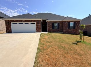 121 Magazine St, Prairie Grove, AR 72753