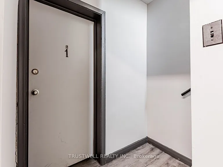 105 Mary St E #1 — Photo 15