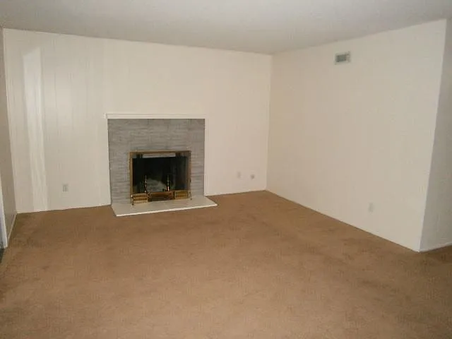 3 bed, 1400 sqft, $3,695 — Photo 2