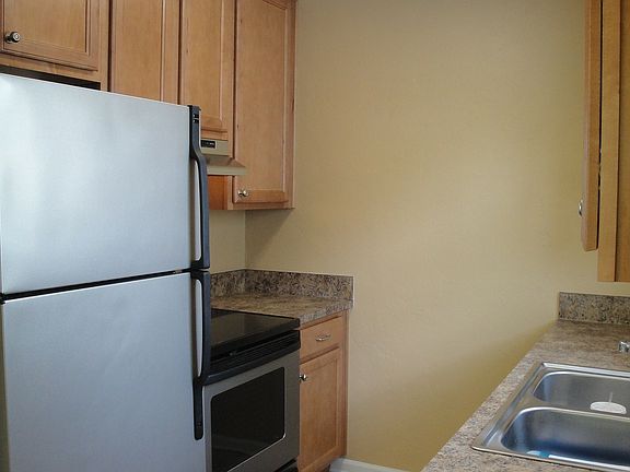 5th image of 608 Wilson Ave APT D