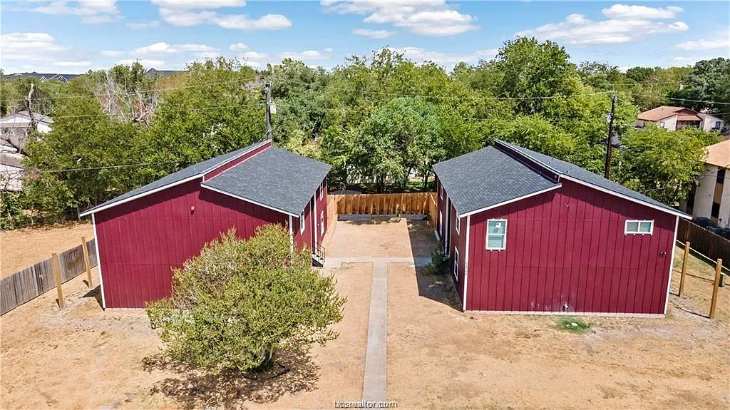 Building Photo - 1504 Alpine Cir #B