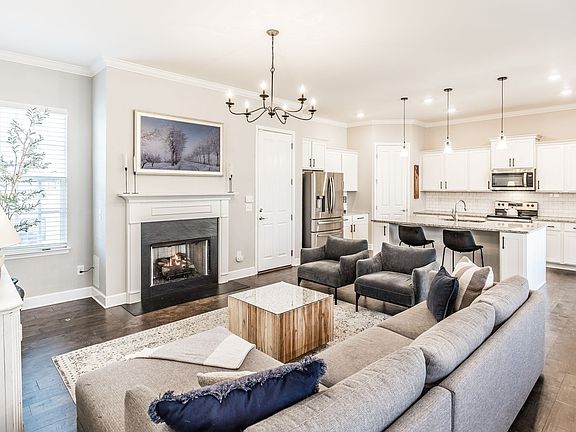 3rd image of 2364 Fairchild Cir