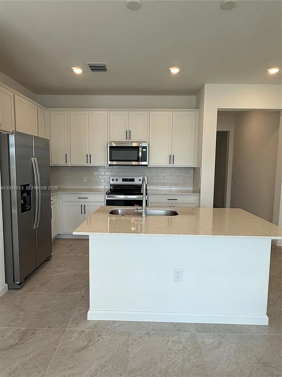 Building Photo - 4286 Efendi Dr