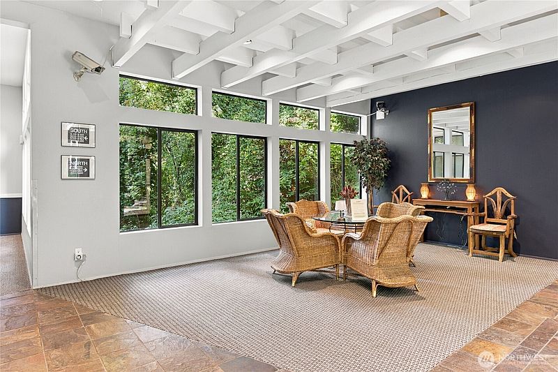 4th image of 211 Summit Avenue E #108