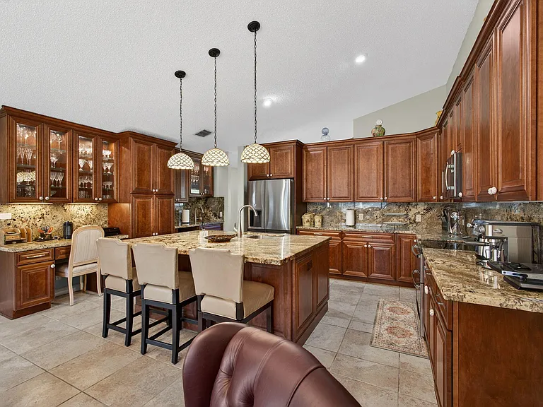 168 Thornton Dr — Photo 17