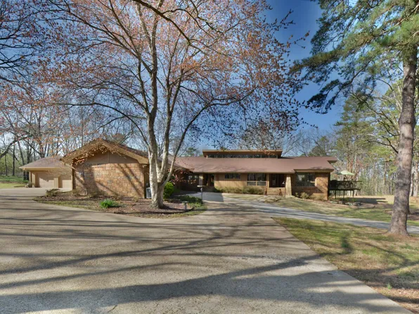 143 Lakeside Ln, Hot Springs, AR 71901