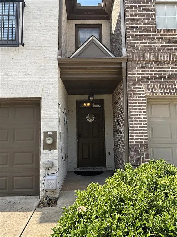 3 bed, 2.5 bath, 1836 sqft, $2,395 — Photo 2