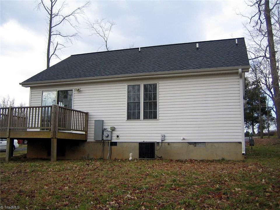 2nd image of 2864 Maple Ave