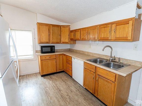 4th image of 1002 Franklin St