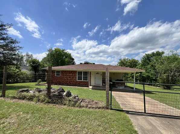 1305 N College Ave, Clarksville, AR 72830