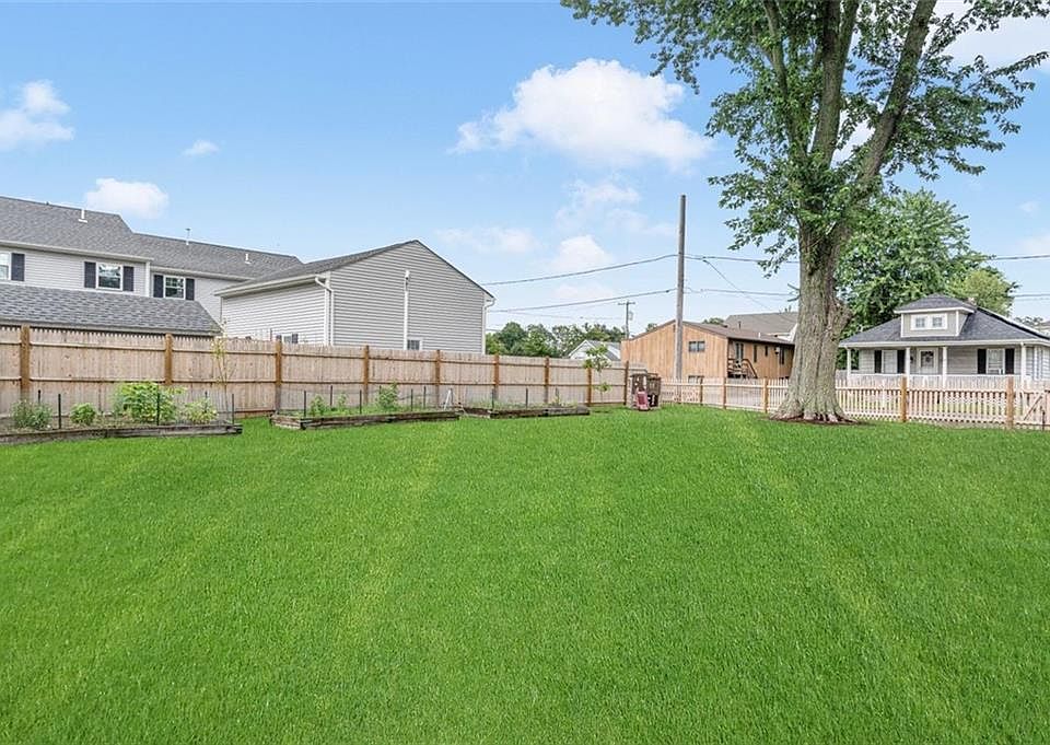 17 Daboll Ct, Warwick, RI 02889 Zillow