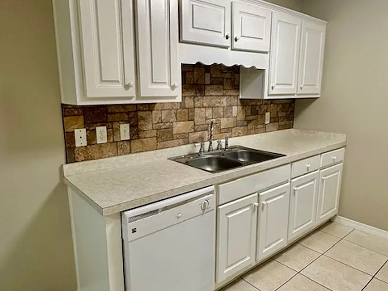 29 E Lane Dr — Photo 9