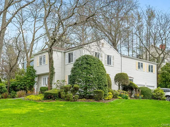 7 Robbins Lane, Great Neck, NY 11020