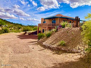 2nd image of 880 S SAGUARO Drive