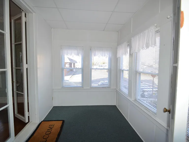 A 3-season sunporch. Bright light all day!